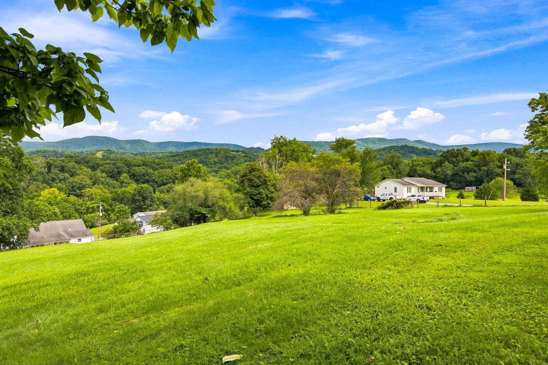 6477 Virginia Avenue, Pembroke, VA 24136
