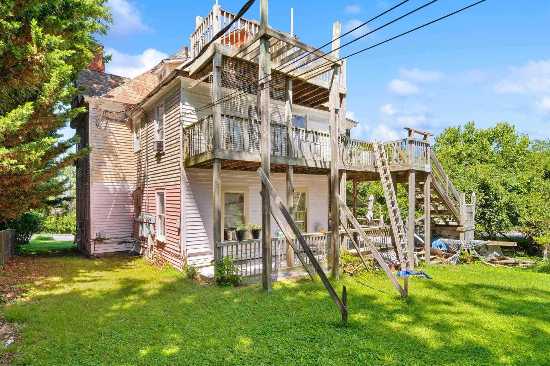 216 3RD Street, Radford, VA 24141
