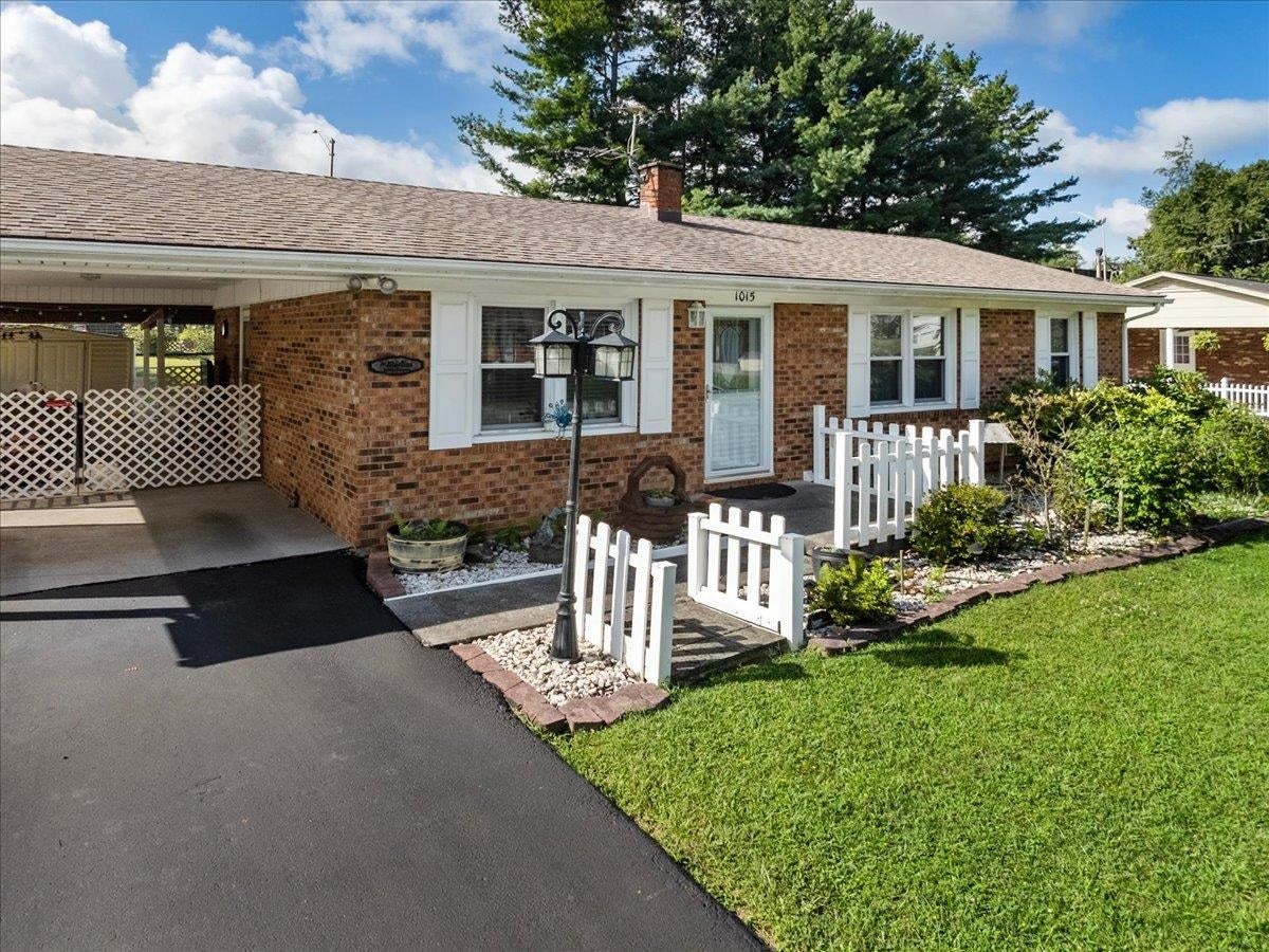 1015 READING Road, Christiansburg, VA 24073