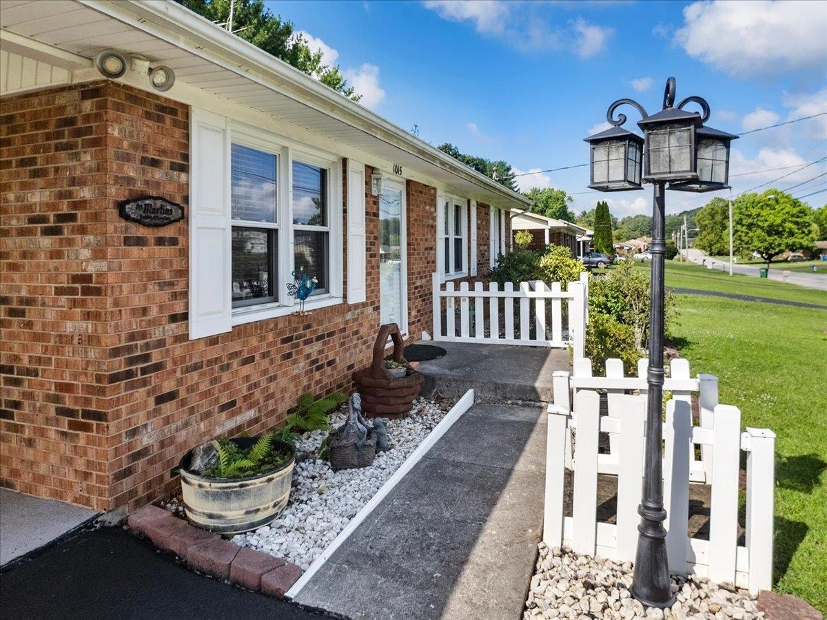 1015 READING Road, Christiansburg, VA 24073