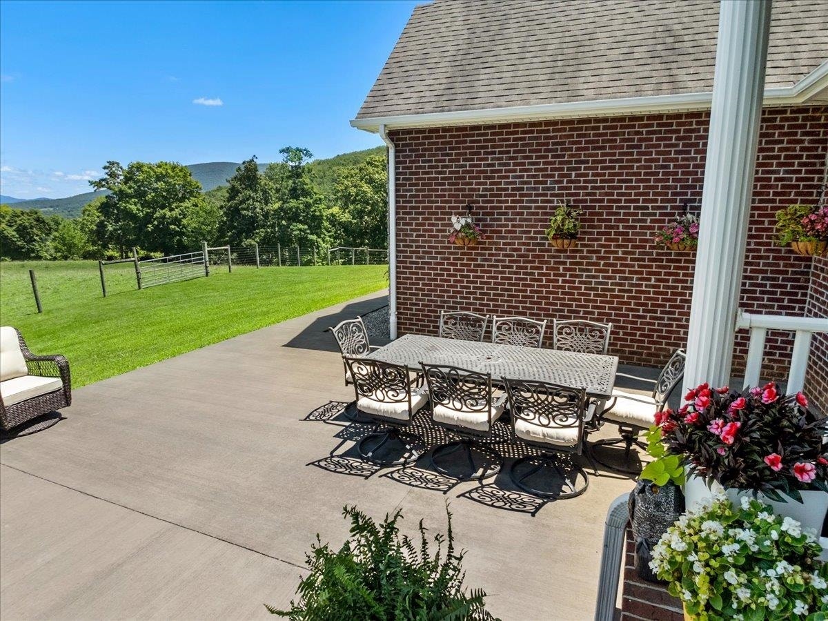 398 Penvir Street, Narrows, VA 24124
