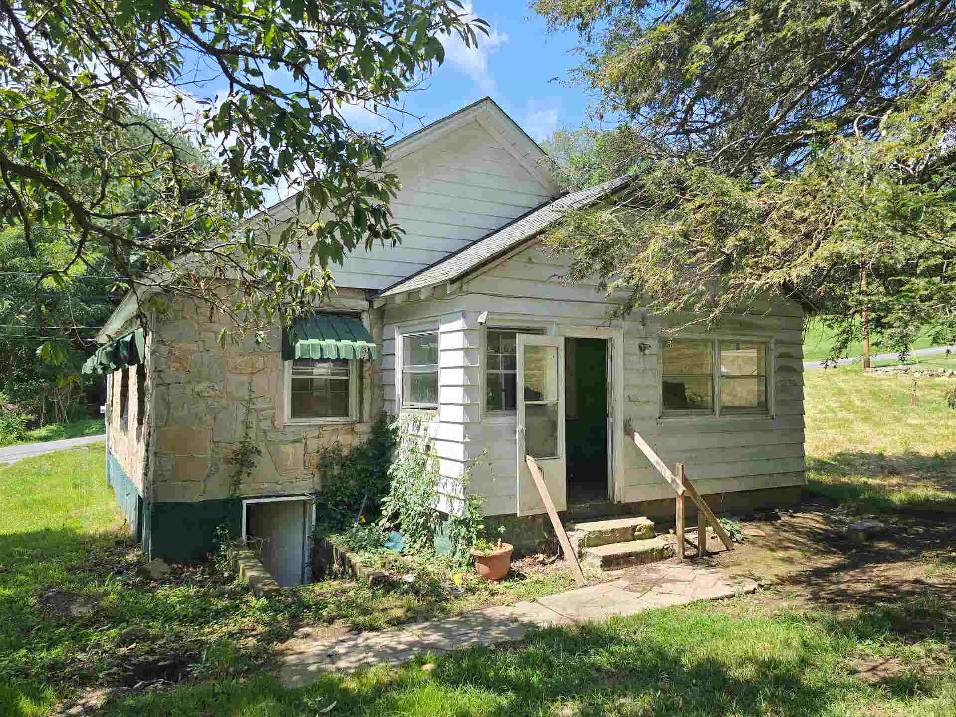 111 PEMBROKE Street, Pembroke, VA 24136