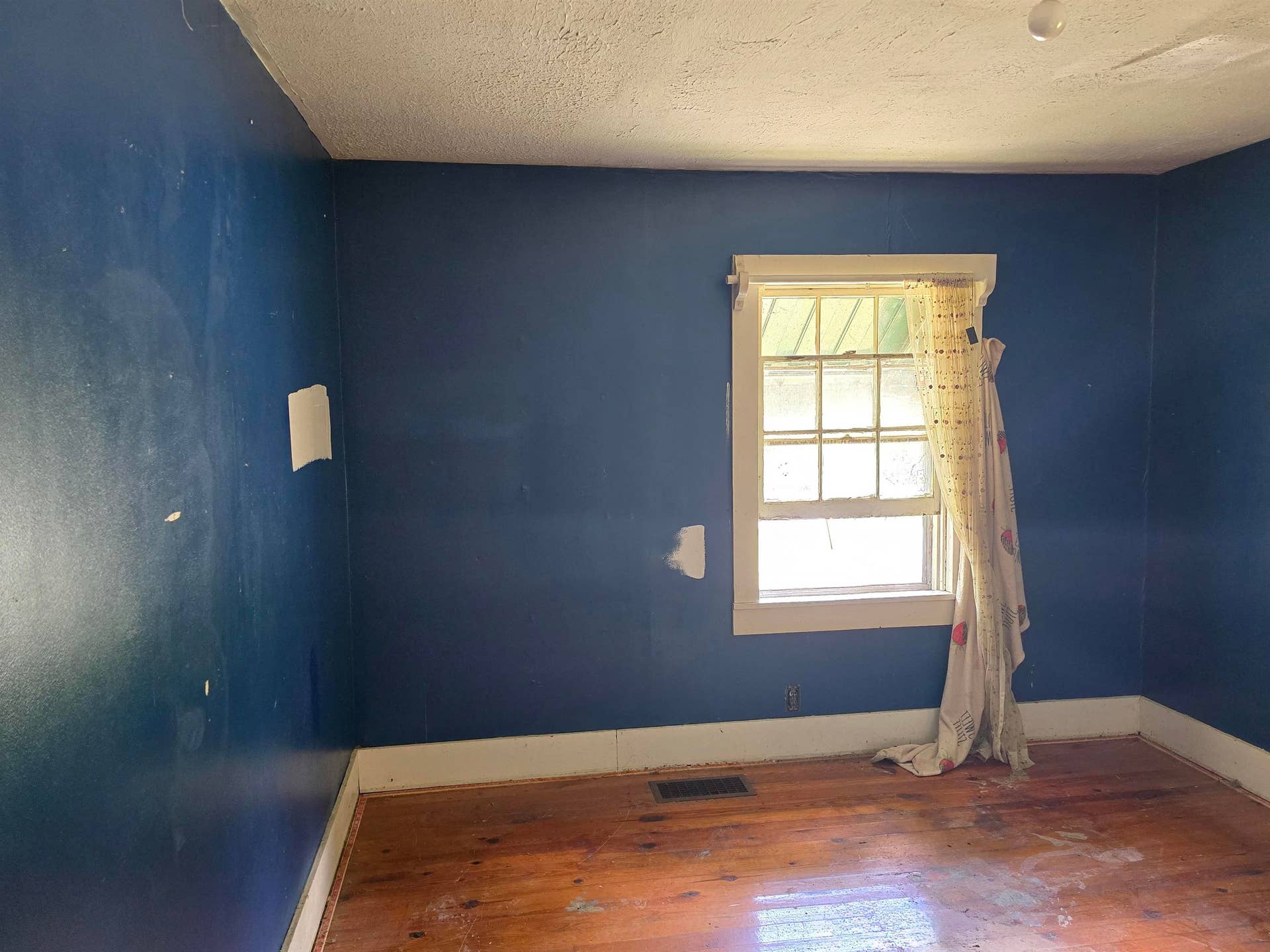 111 PEMBROKE Street, Pembroke, VA 24136