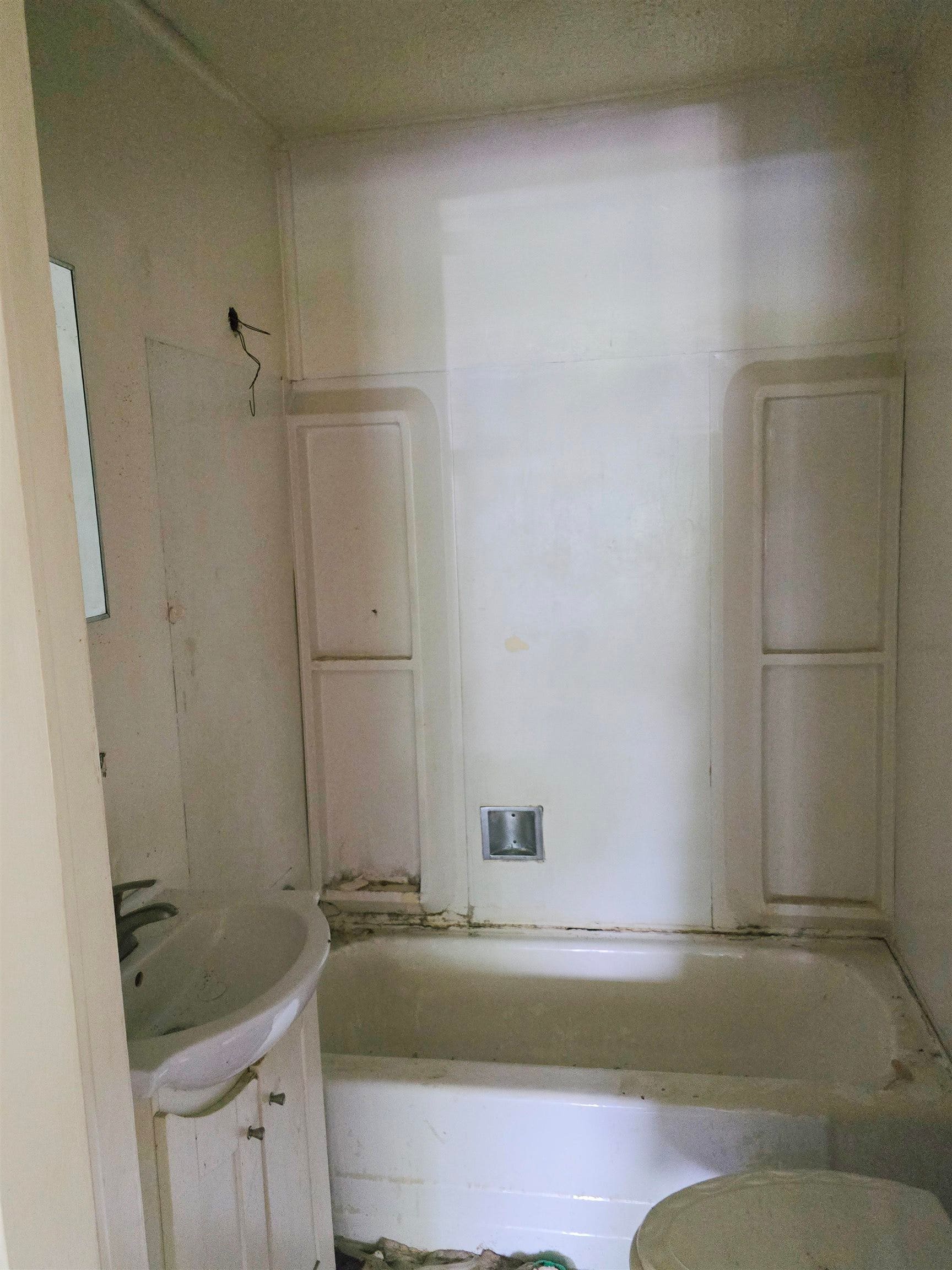 111 PEMBROKE Street, Pembroke, VA 24136