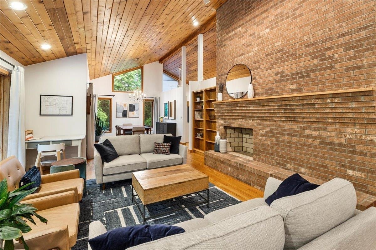 1102 Deerfield Drive, Blacksburg, VA 24060