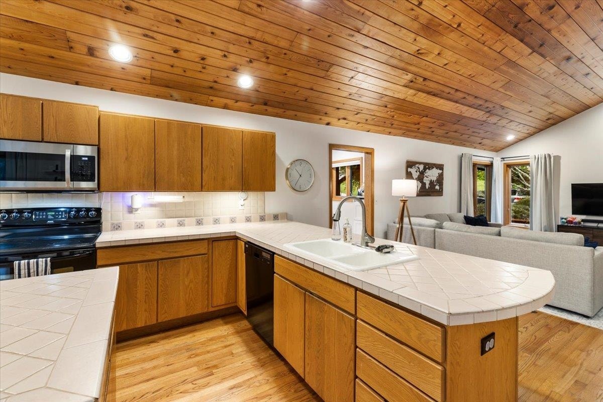 1102 Deerfield Drive, Blacksburg, VA 24060