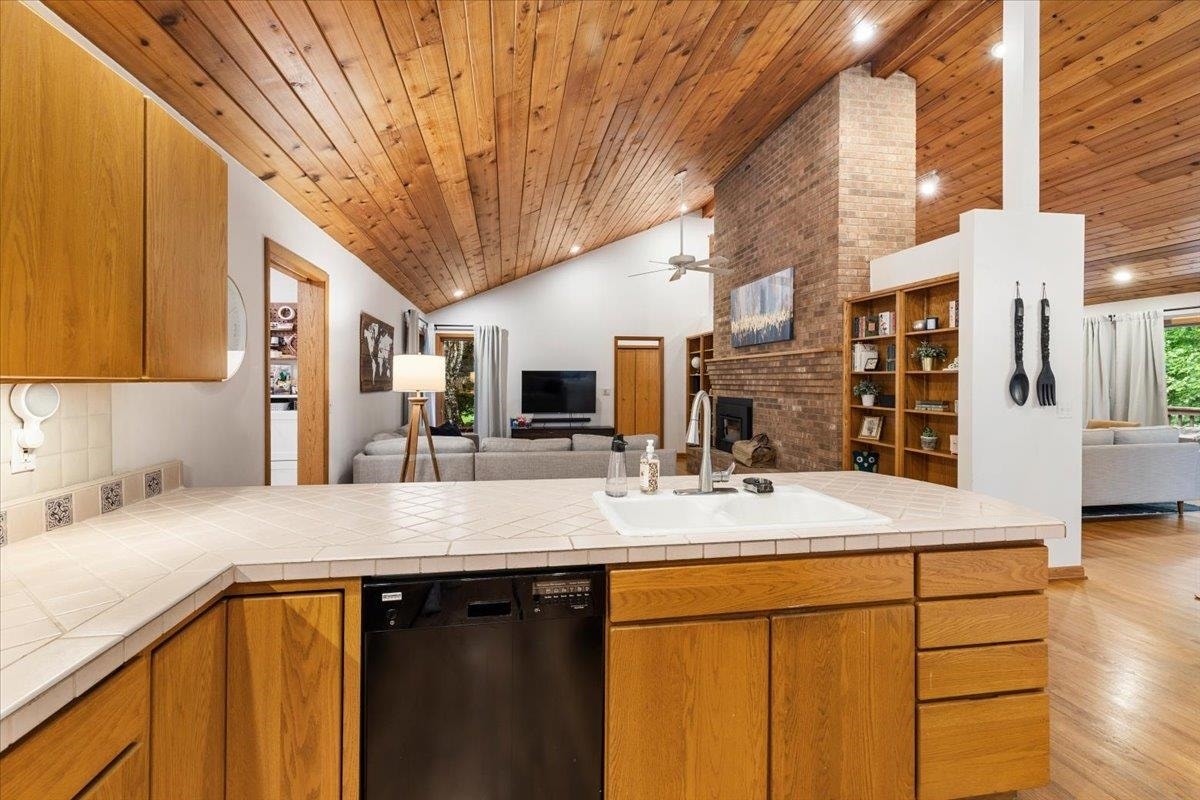 1102 Deerfield Drive, Blacksburg, VA 24060