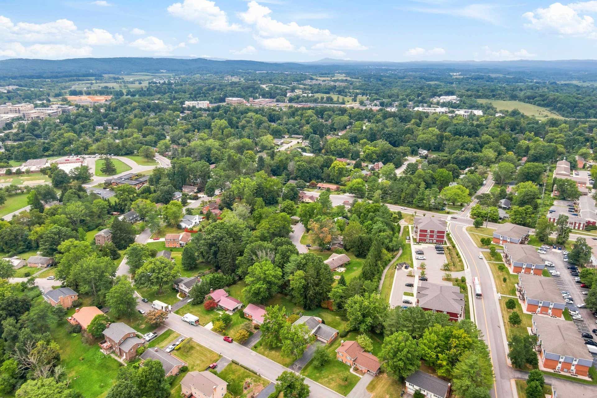 412 STONEGATE Drive, Blacksburg, VA 24060