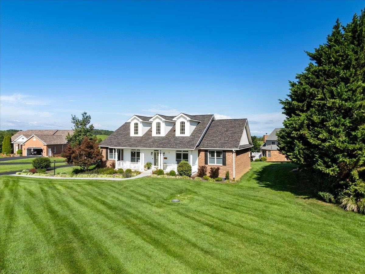 2120 Knoll Crest Drive, Christiansburg, VA 24073
