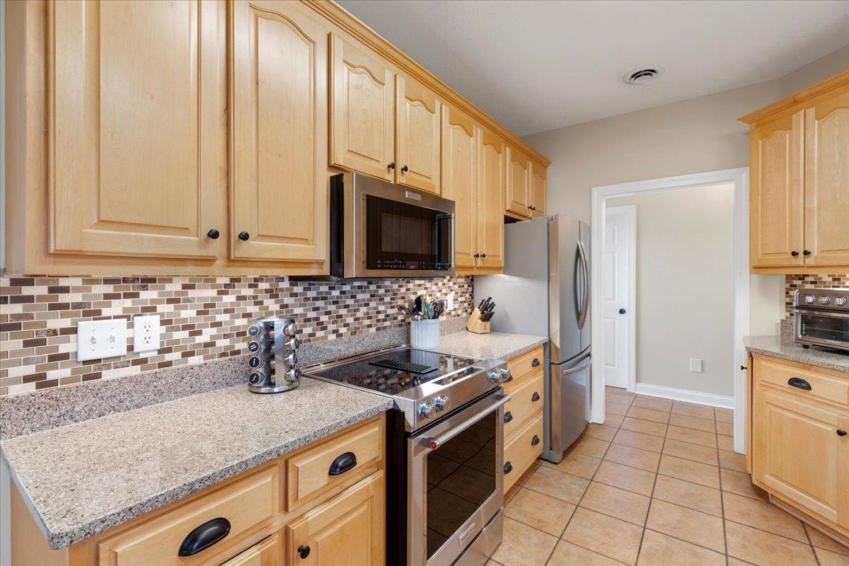 2120 Knoll Crest Drive, Christiansburg, VA 24073