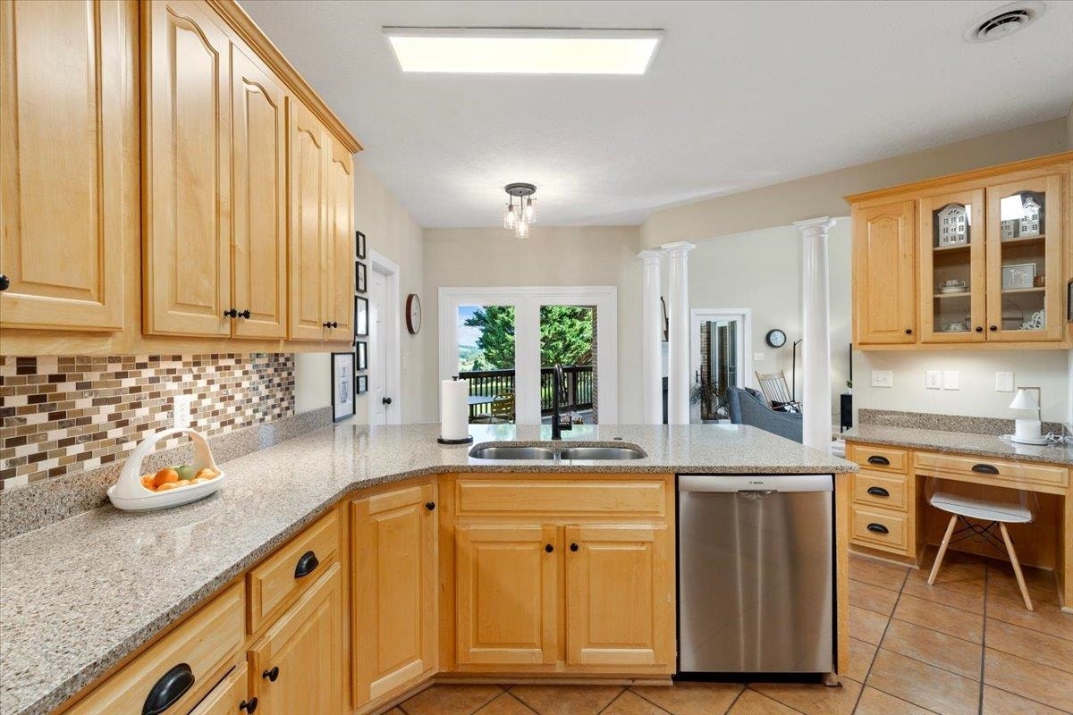 2120 Knoll Crest Drive, Christiansburg, VA 24073