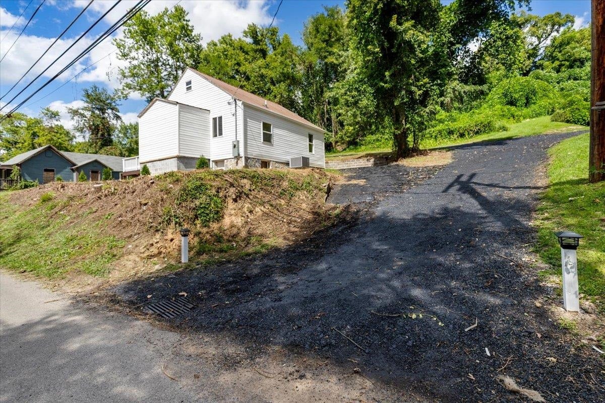 505 Northview Street, Narrows, VA 24124