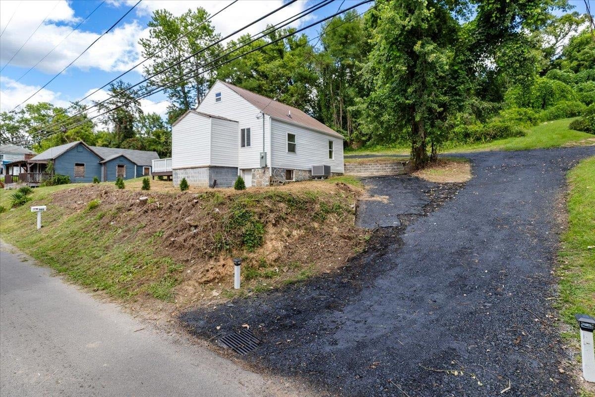 505 Northview Street, Narrows, VA 24124