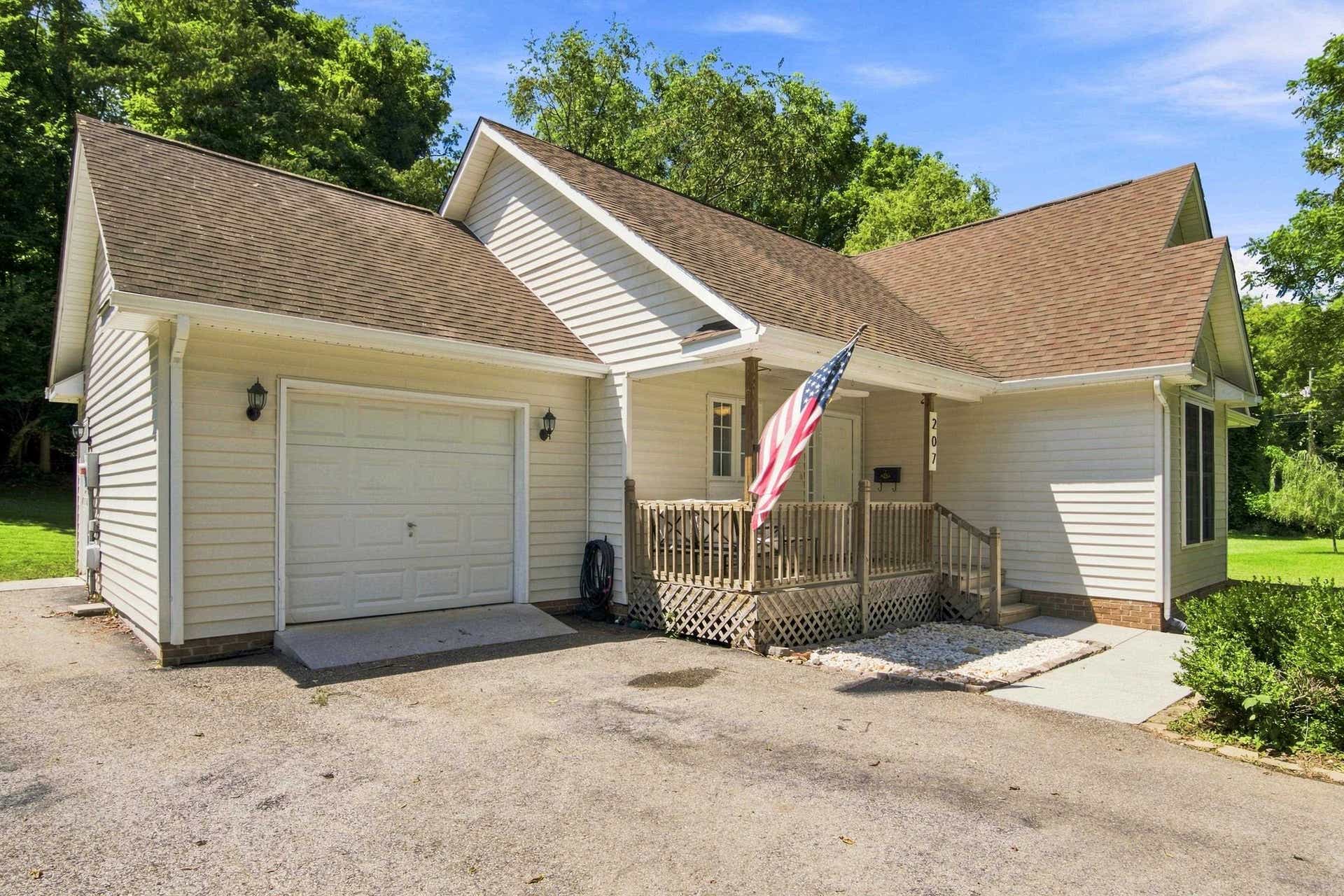 207 Staples Street, Radford, VA 24141