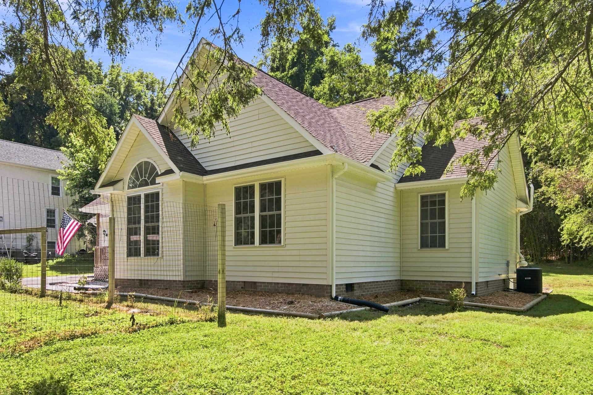 207 Staples Street, Radford, VA 24141
