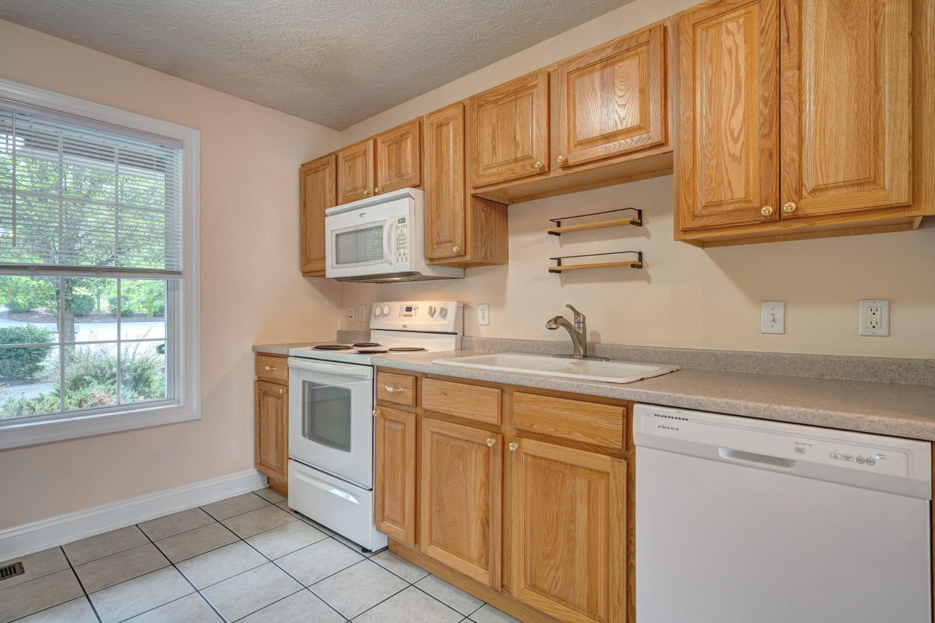 815 OAKTREE Boulevard, Christiansburg, VA 24073
