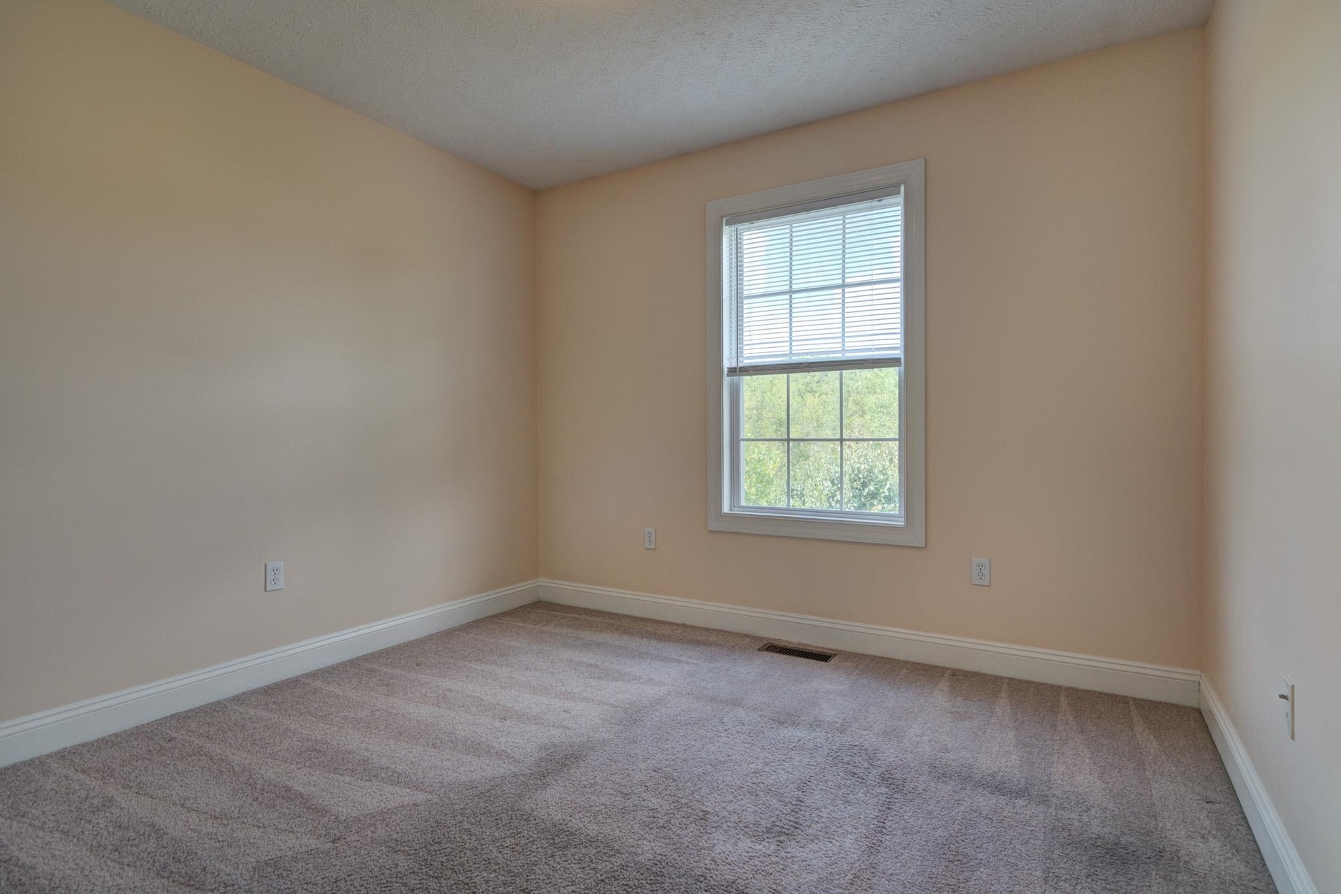 815 OAKTREE Boulevard, Christiansburg, VA 24073