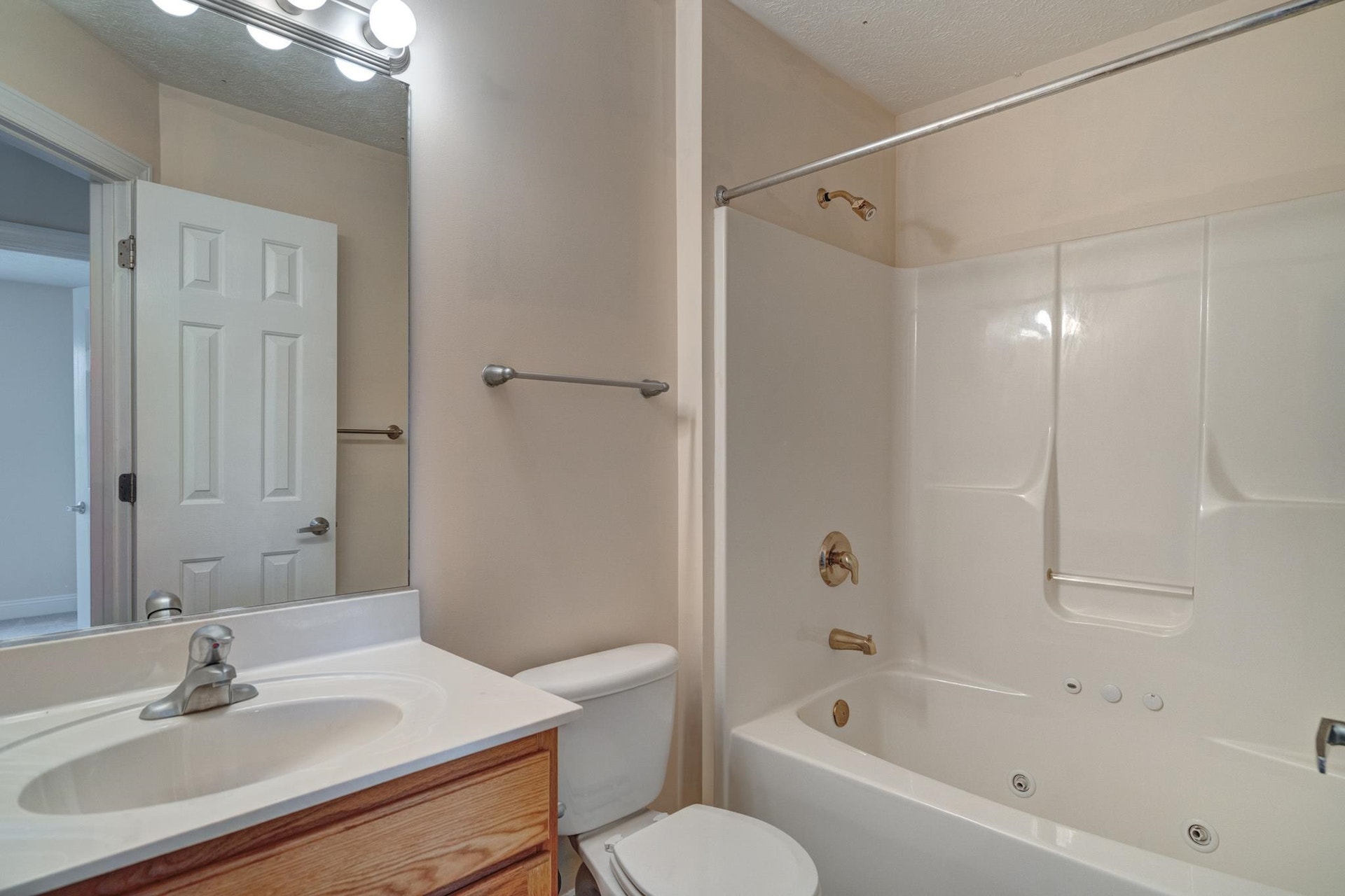 815 OAKTREE Boulevard, Christiansburg, VA 24073