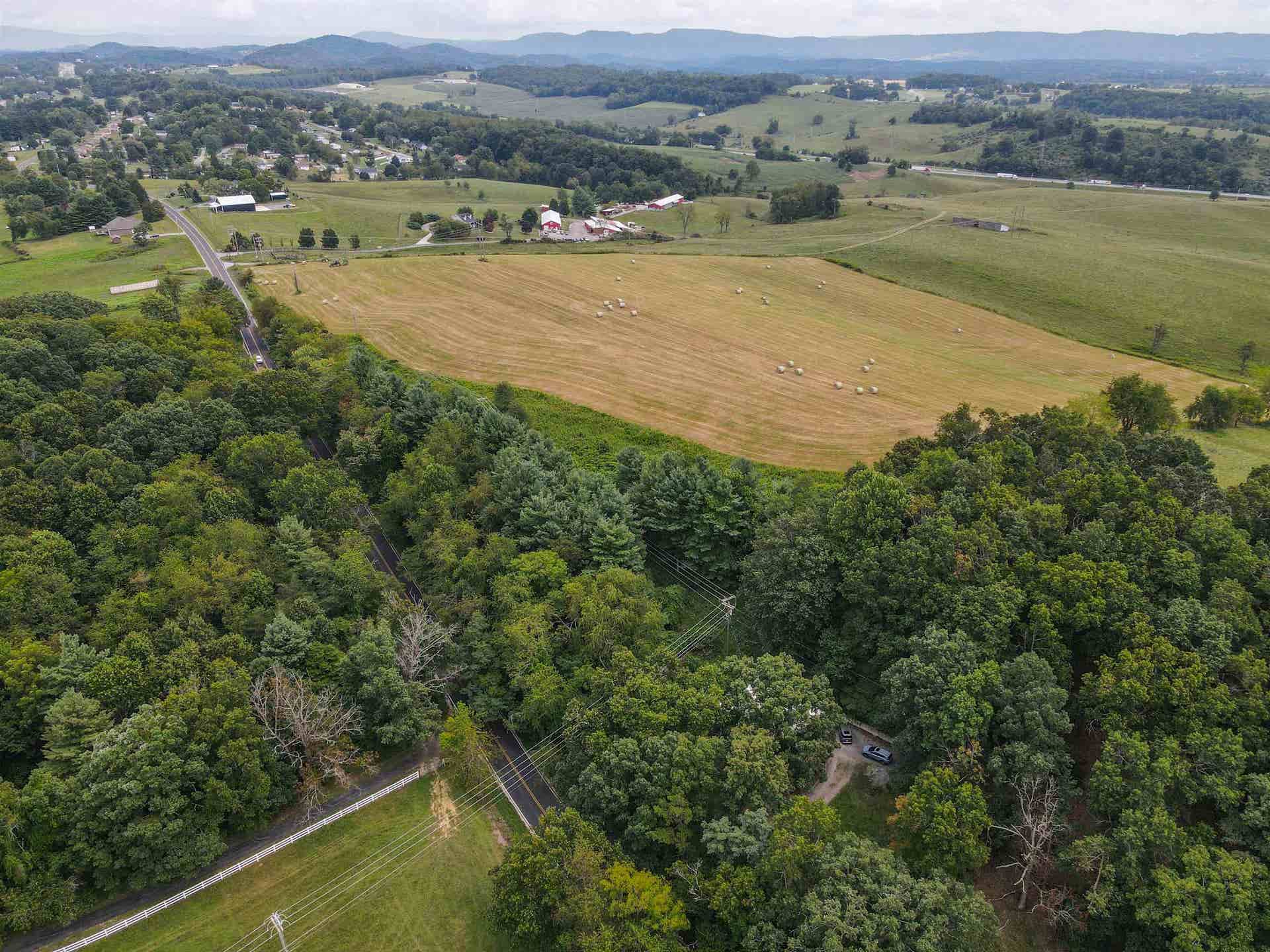 2635 MUD Pike, Christiansburg, VA 24073