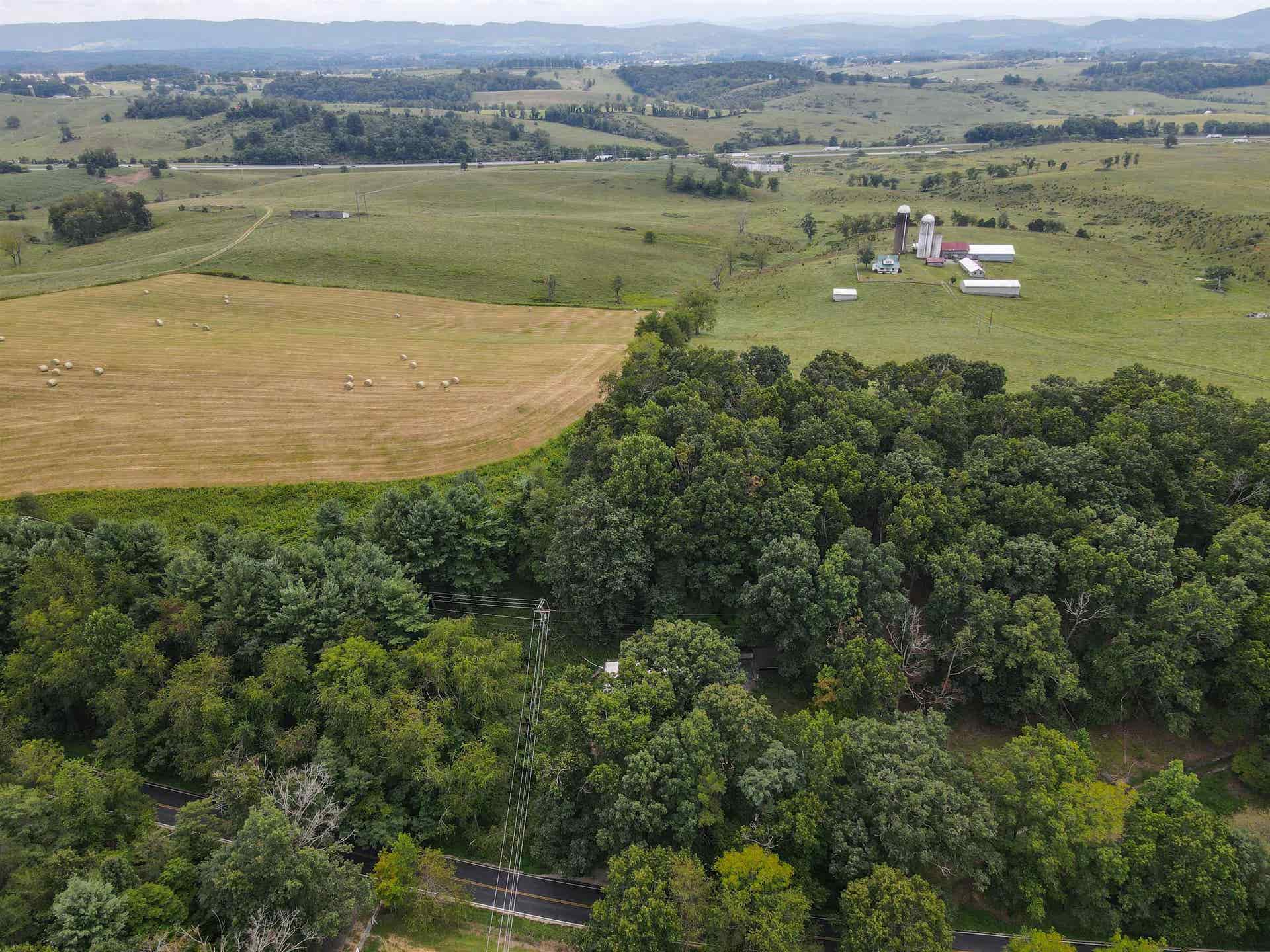 2635 MUD Pike, Christiansburg, VA 24073