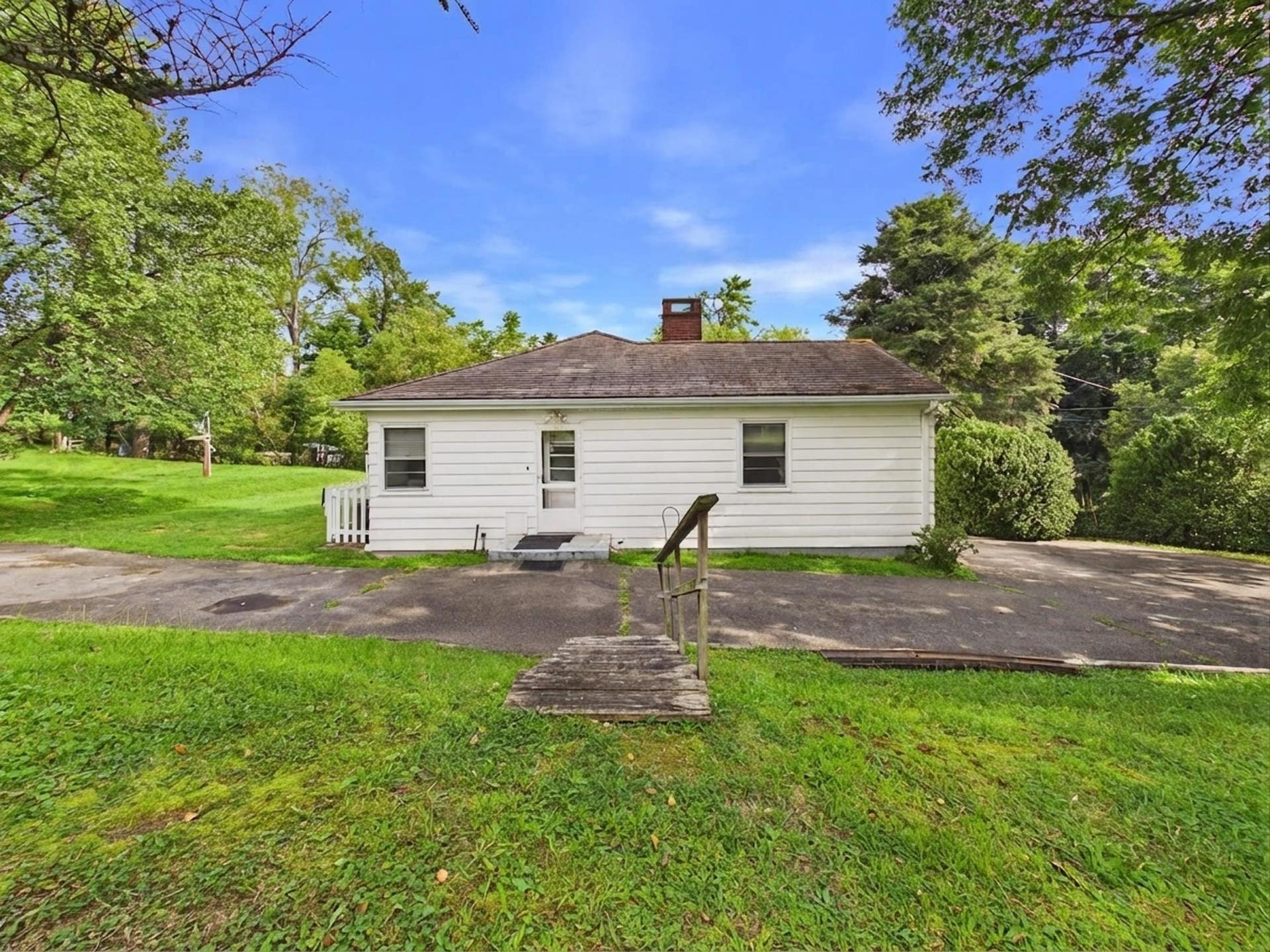 600 Fourth Avenue, Radford, VA 24141