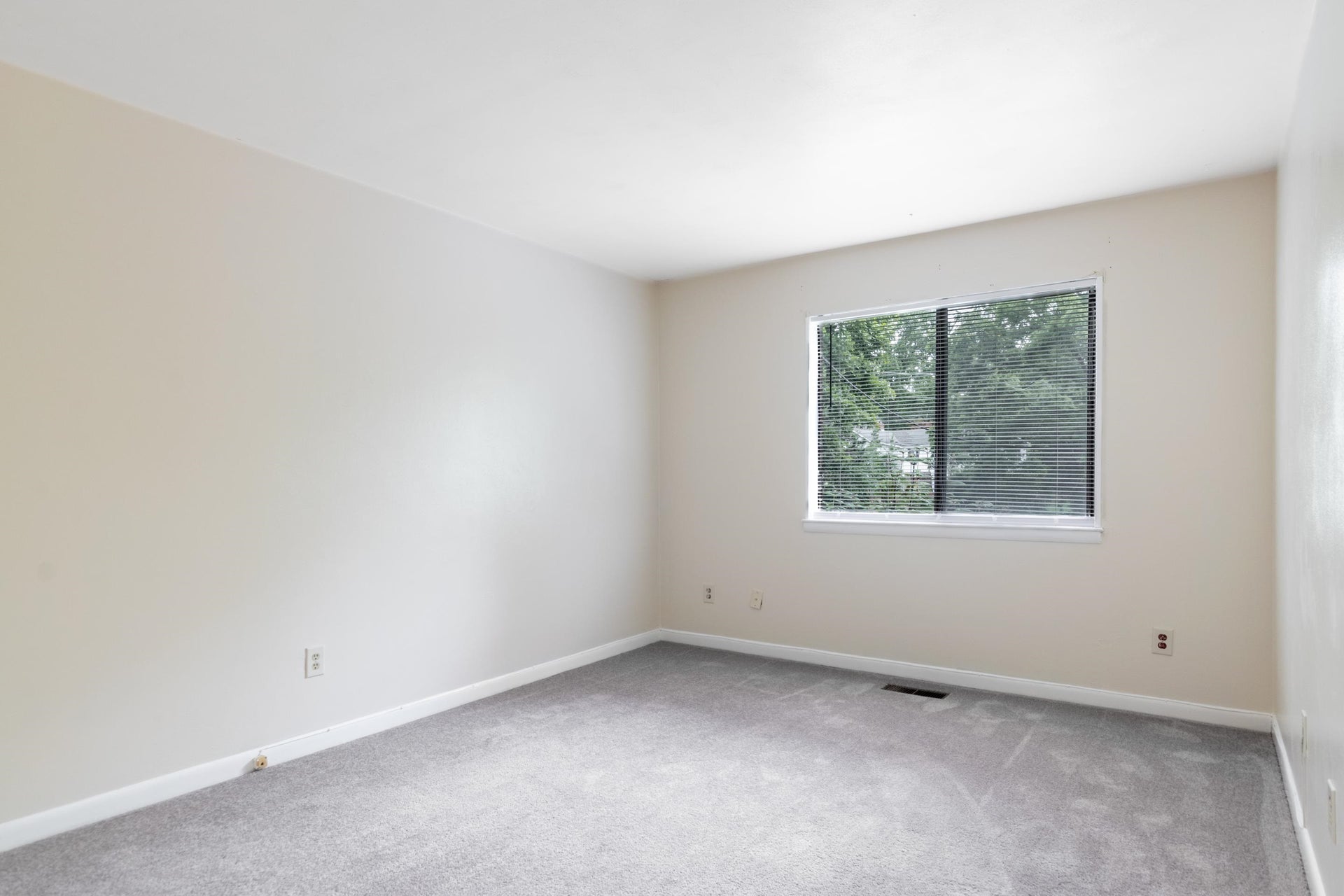 1725 DONLEE Drive, Blacksburg, VA 24060