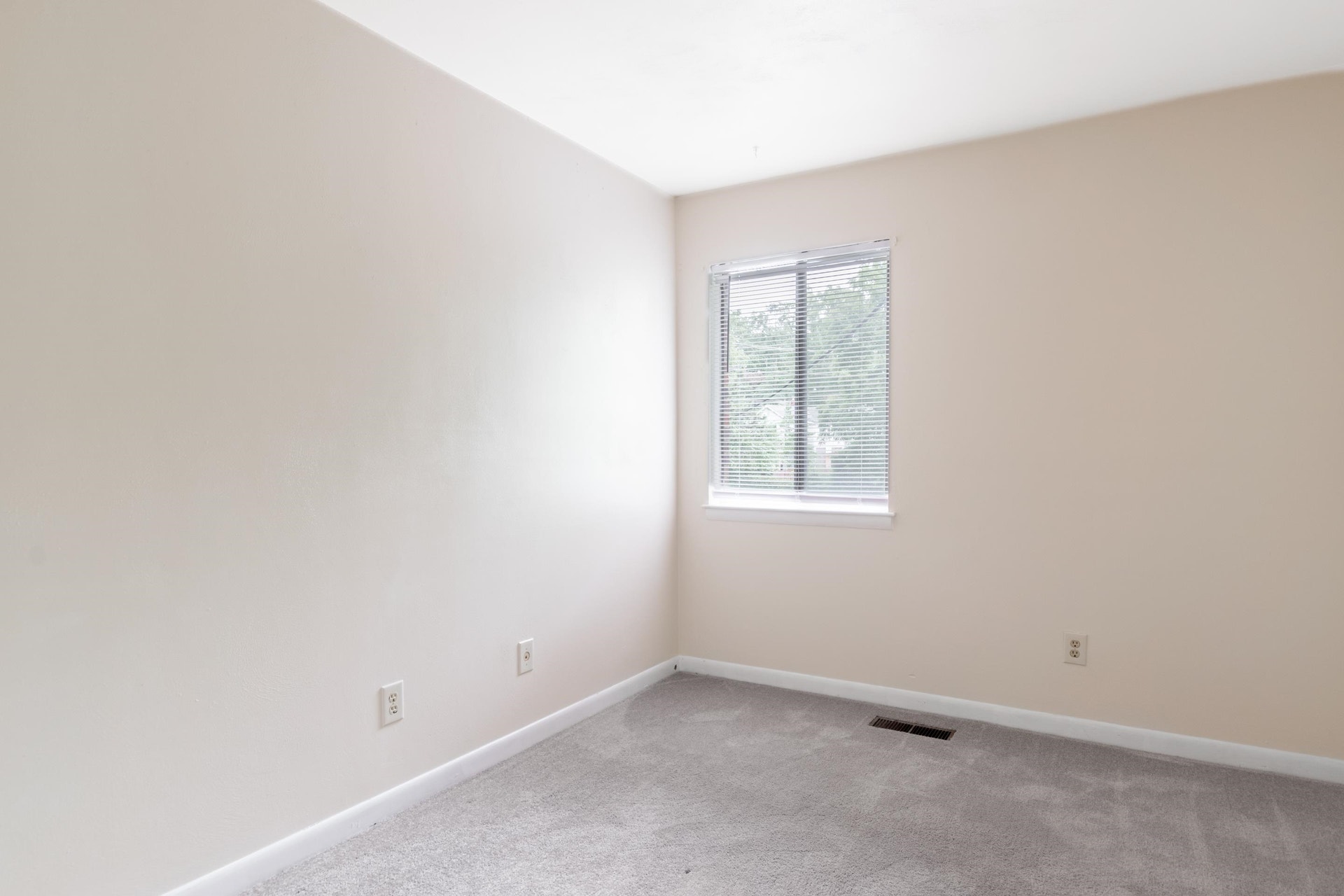 1725 DONLEE Drive, Blacksburg, VA 24060