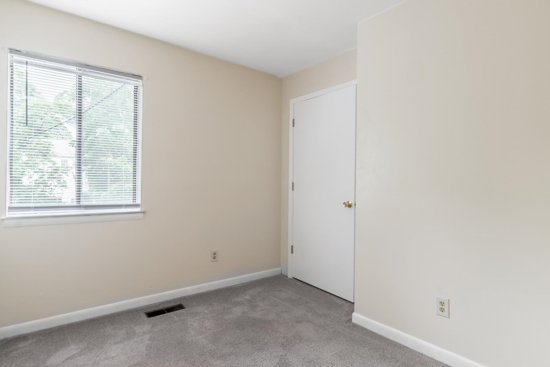 1725 DONLEE Drive, Blacksburg, VA 24060