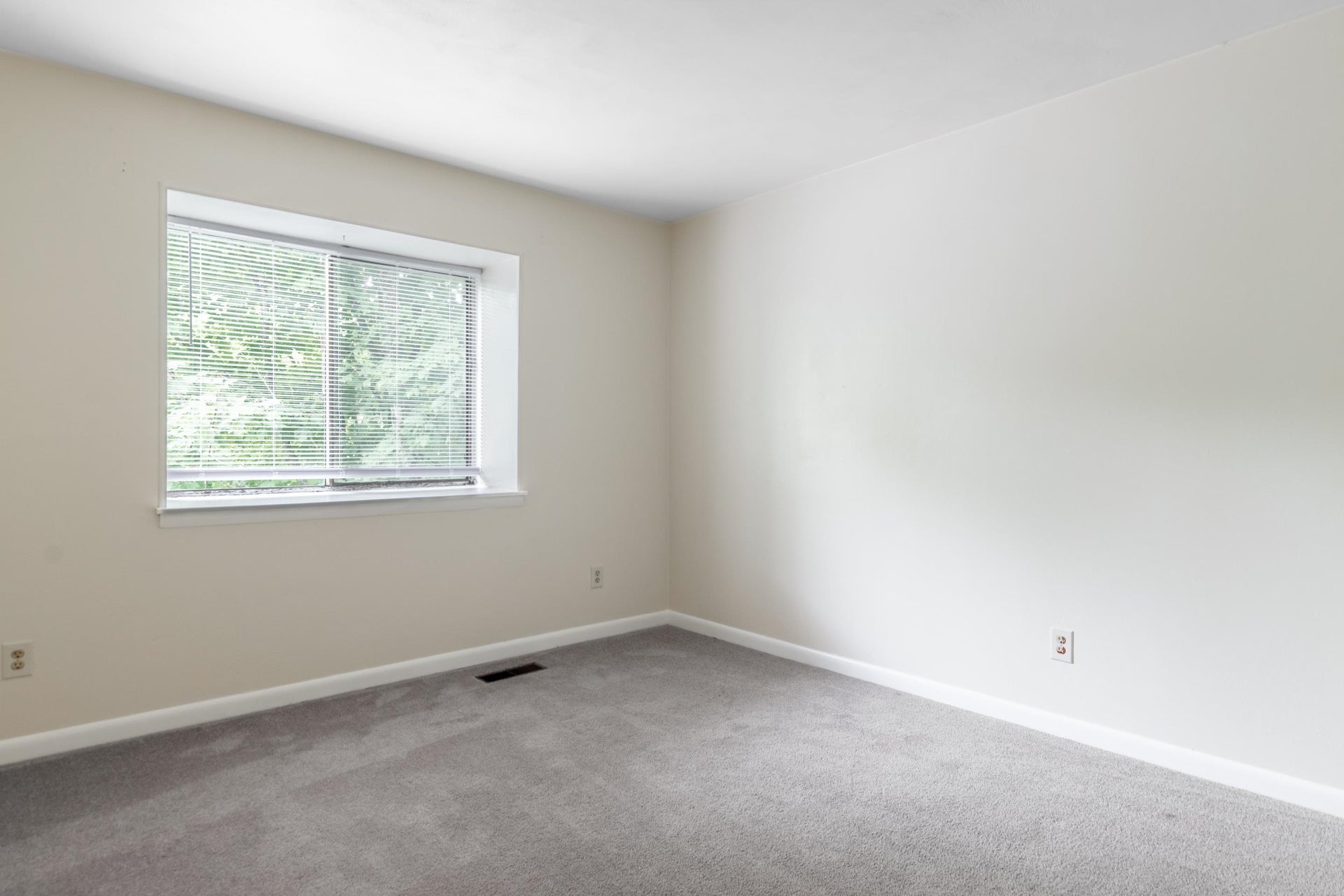 1725 DONLEE Drive, Blacksburg, VA 24060