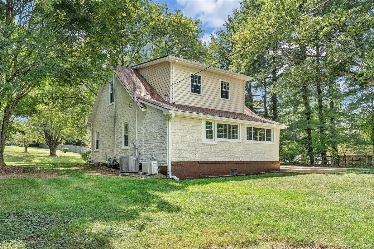 1209 BISHOP Road, Blacksburg, VA 24060