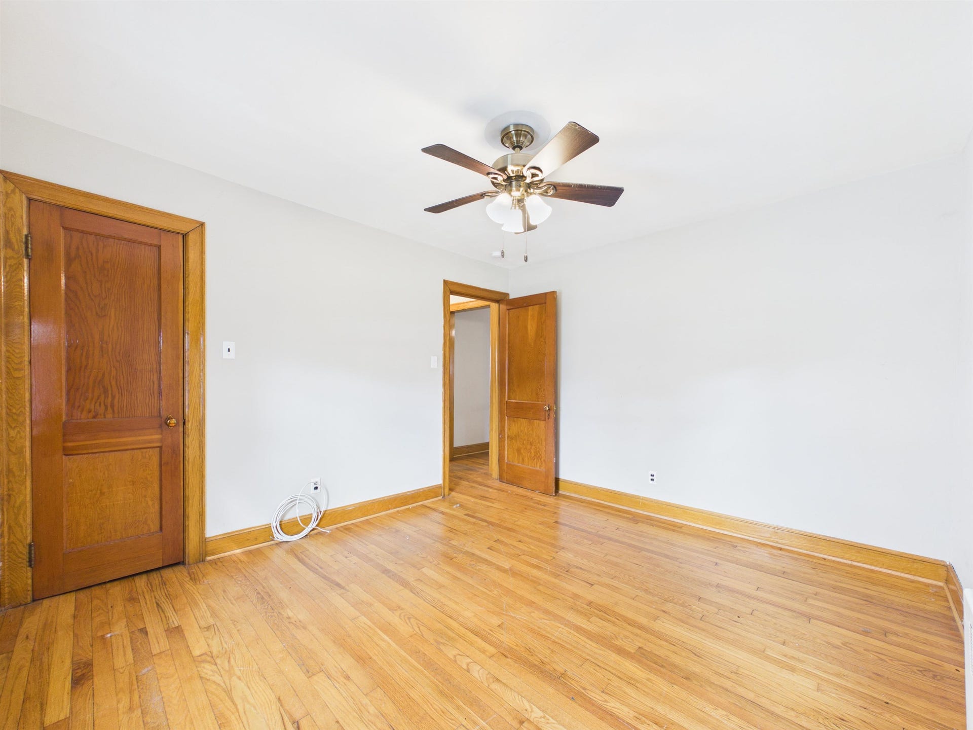 105 WASHINGTON Street, Pembroke, VA 24136