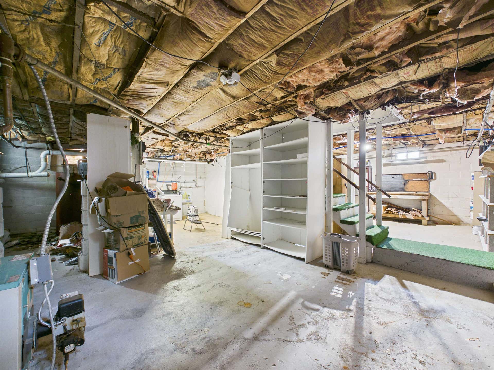 105 WASHINGTON Street, Pembroke, VA 24136