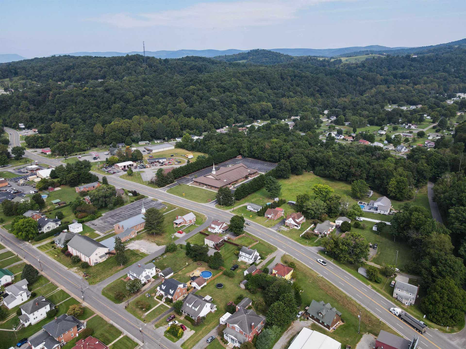 105 WASHINGTON Street, Pembroke, VA 24136