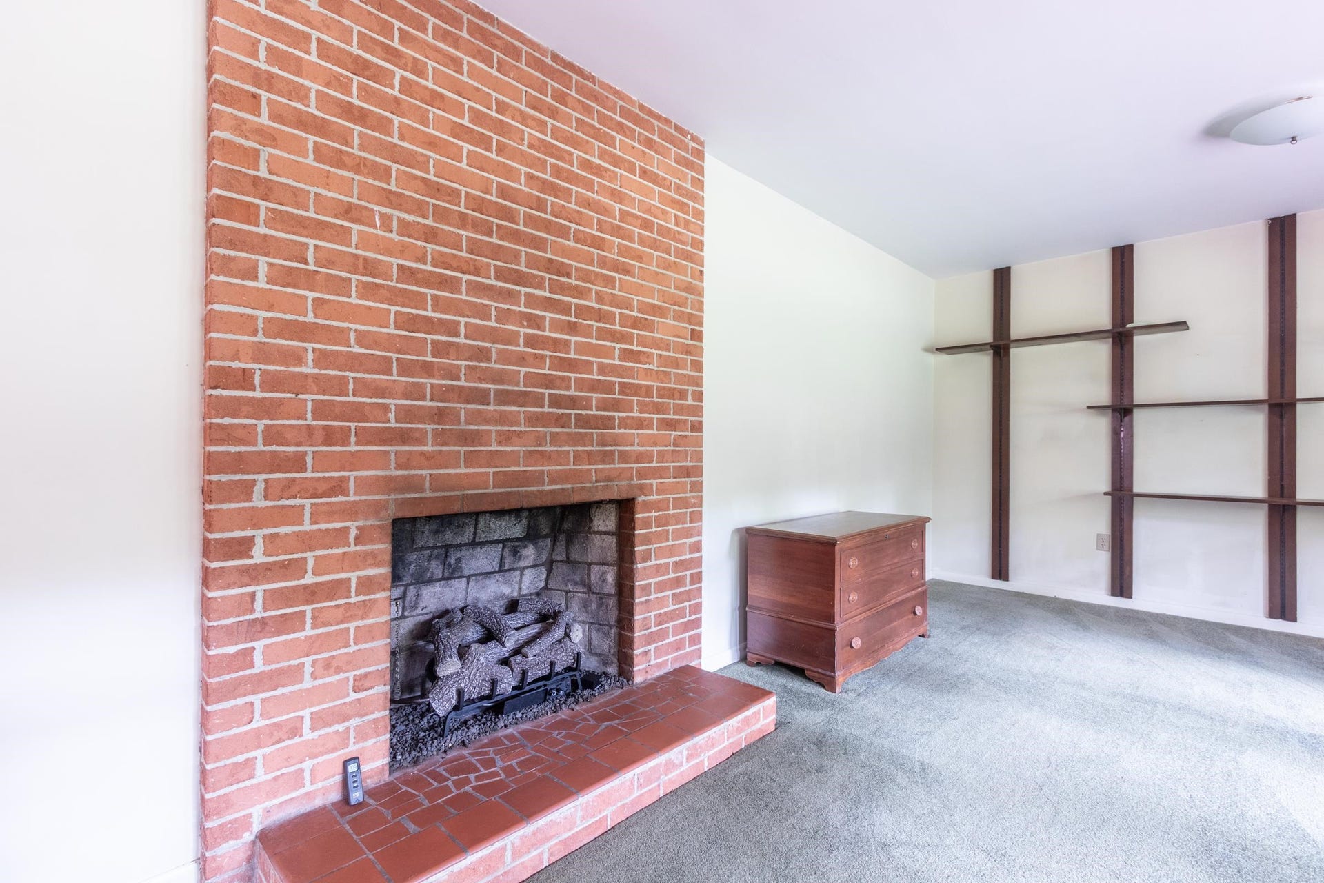 With gas logs and remote