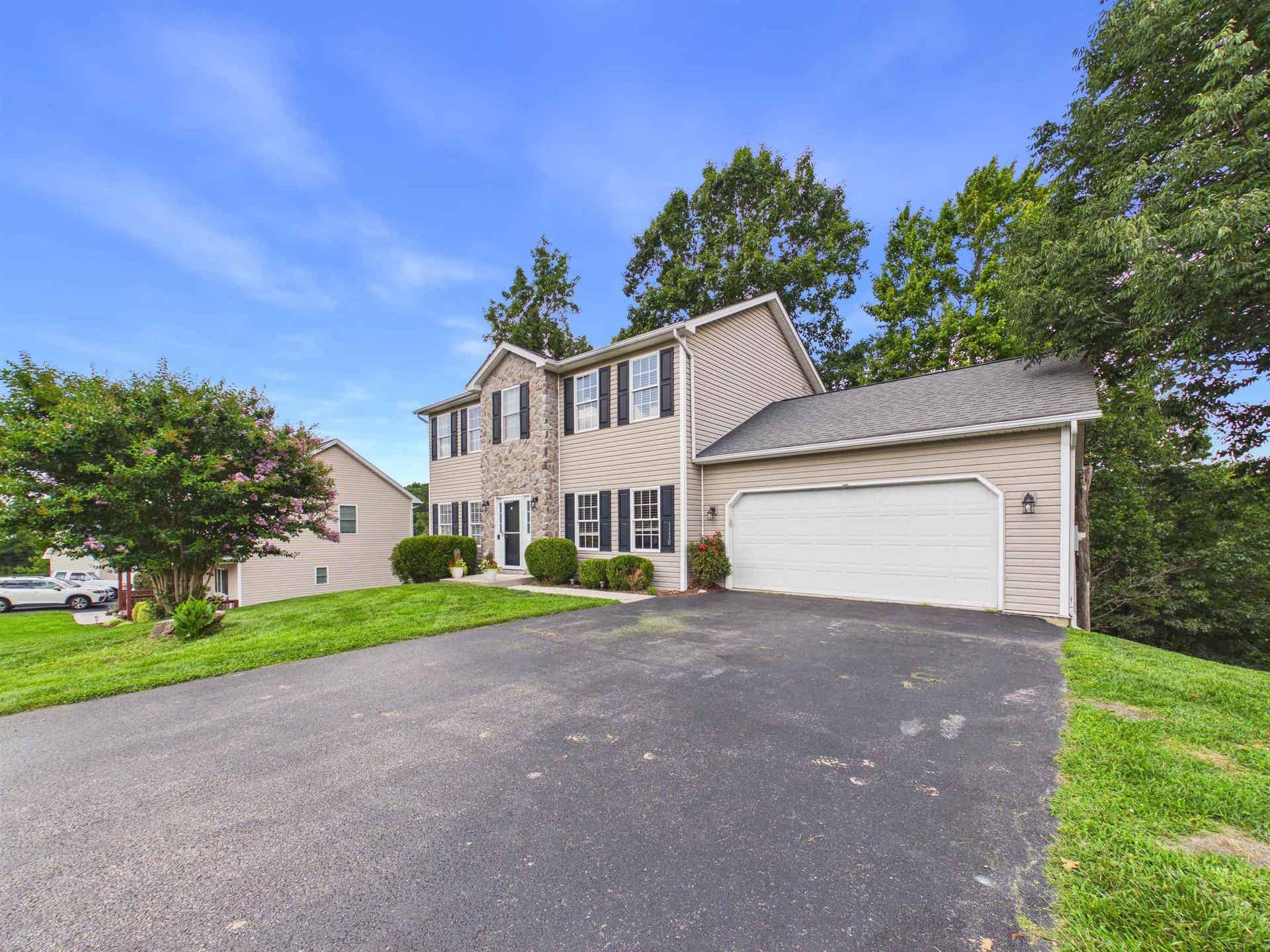 1130 Crosscreek Drive, Christiansburg, VA 24073