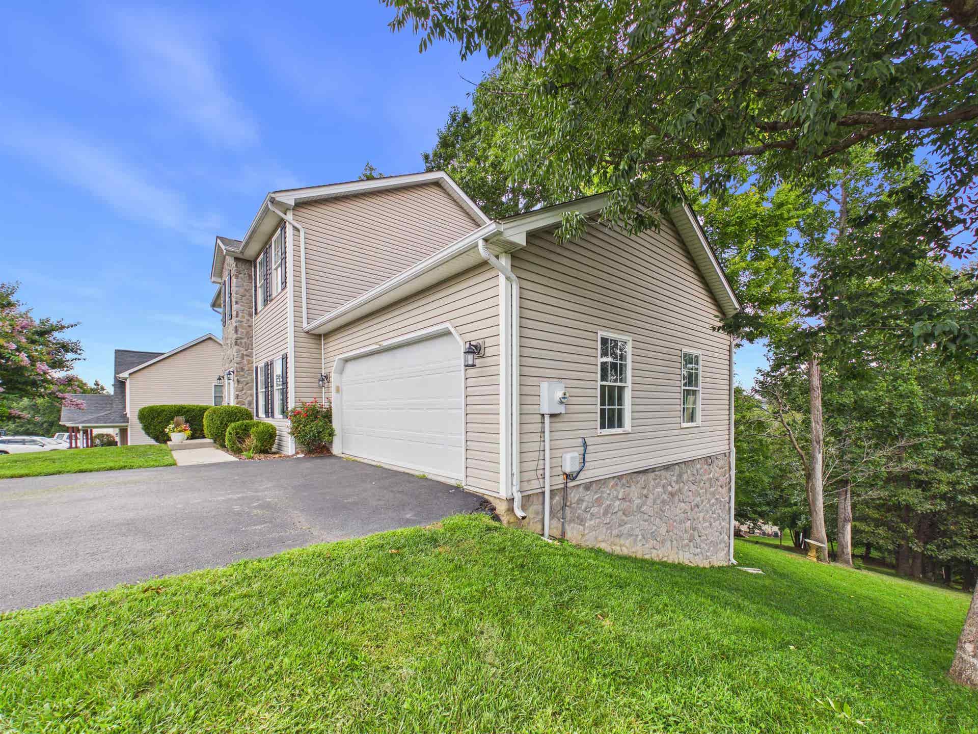 1130 Crosscreek Drive, Christiansburg, VA 24073