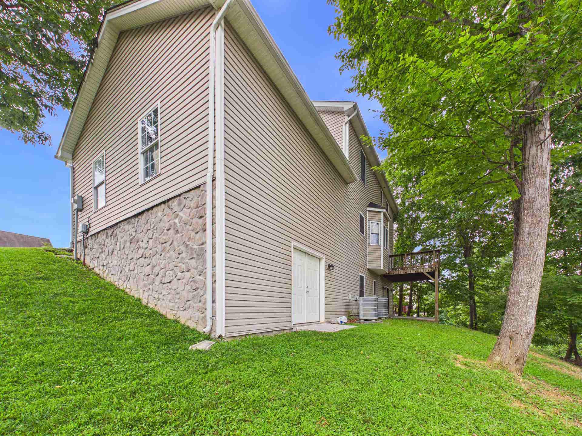 1130 Crosscreek Drive, Christiansburg, VA 24073