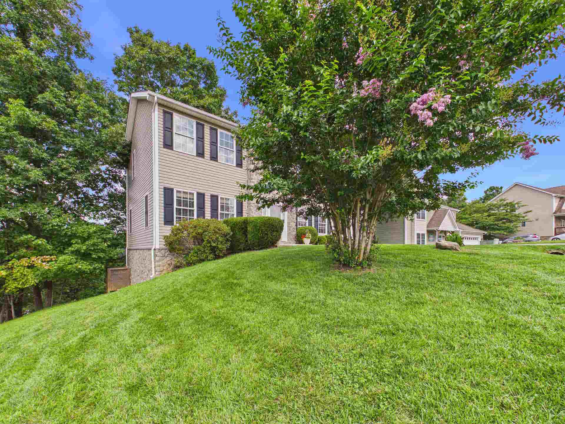 1130 Crosscreek Drive, Christiansburg, VA 24073