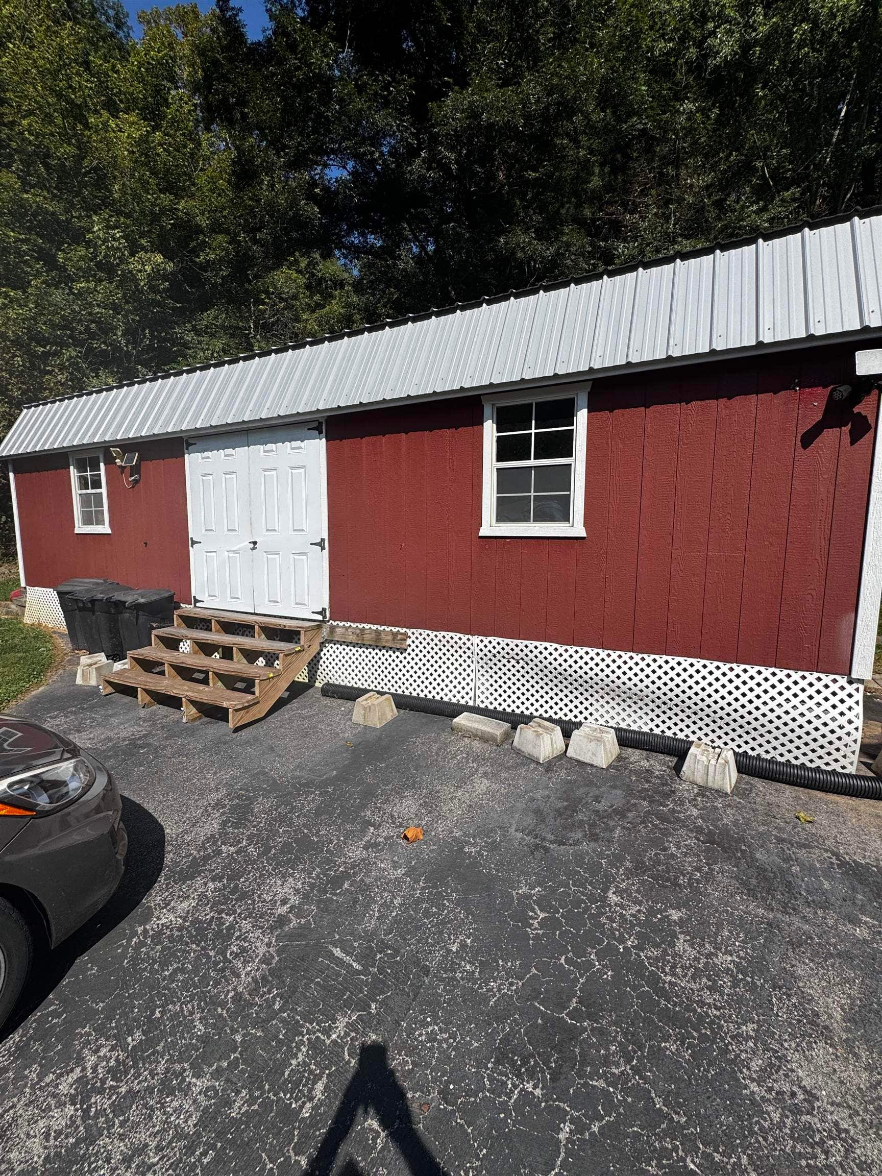 6057 Virginia Avenue, Pembroke, VA 24136