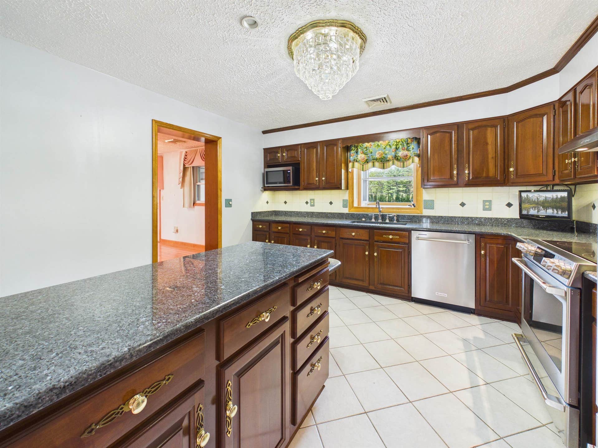 240 Walnut Drive, Christiansburg, VA 24073
