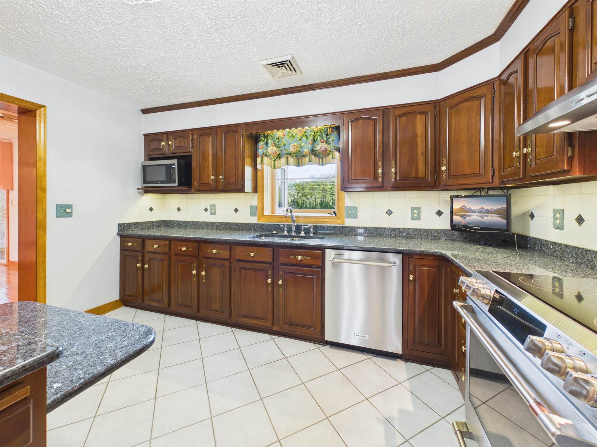 240 Walnut Drive, Christiansburg, VA 24073