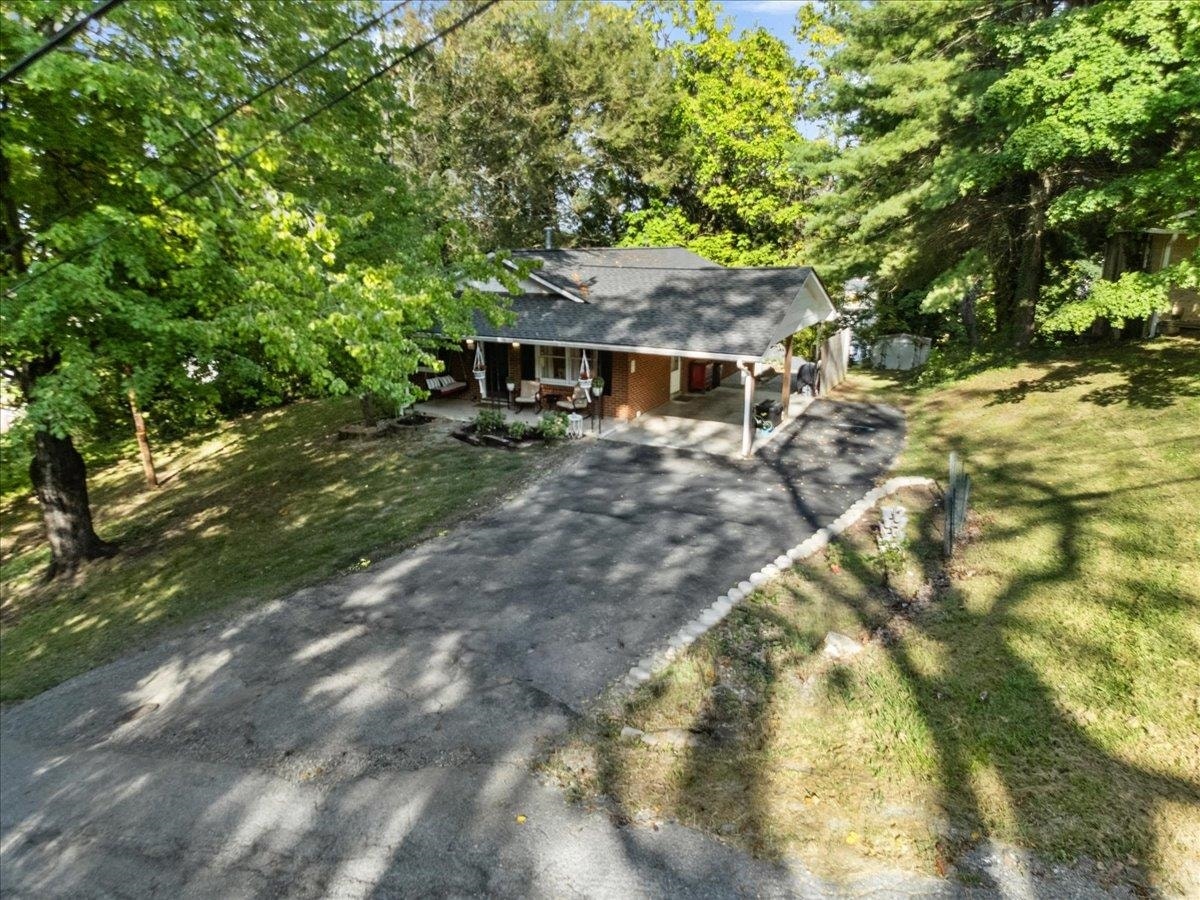 305 8th Avenue, Radford, VA 24141