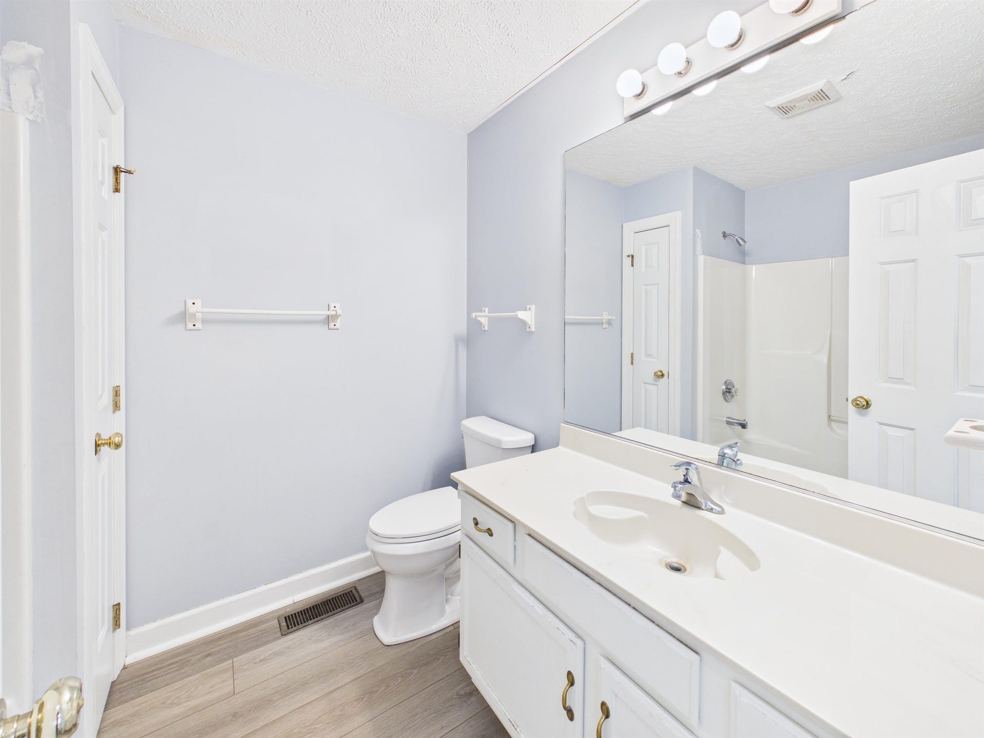 1120 GEORGE EDWARD Viaduct, Christiansburg, VA 24073