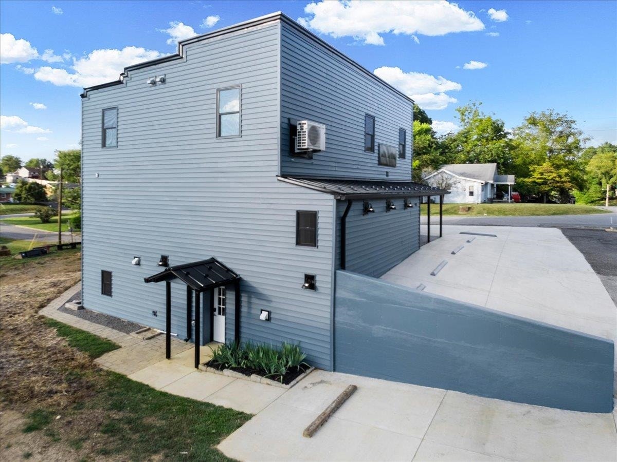 901 Eighth Street, Radford, VA 24141