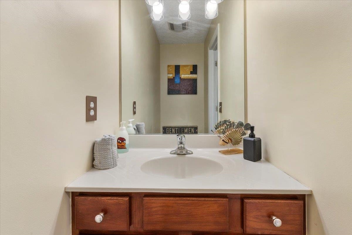 205 TALL OAK Boulevard, Christiansburg, VA 24073
