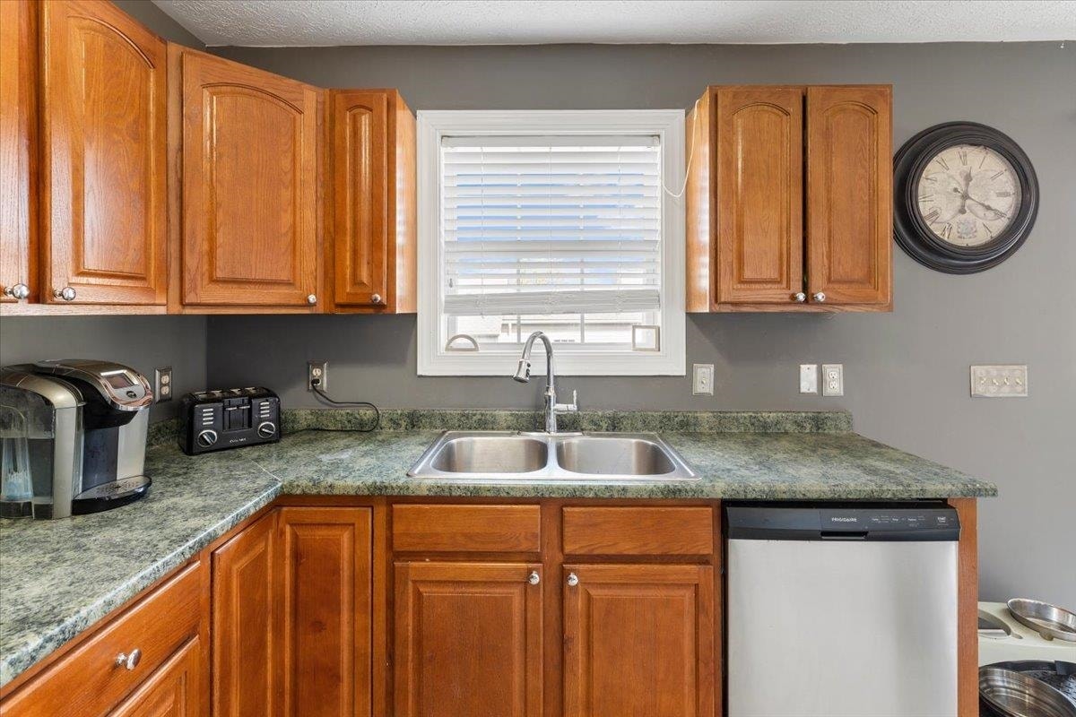 205 TALL OAK Boulevard, Christiansburg, VA 24073