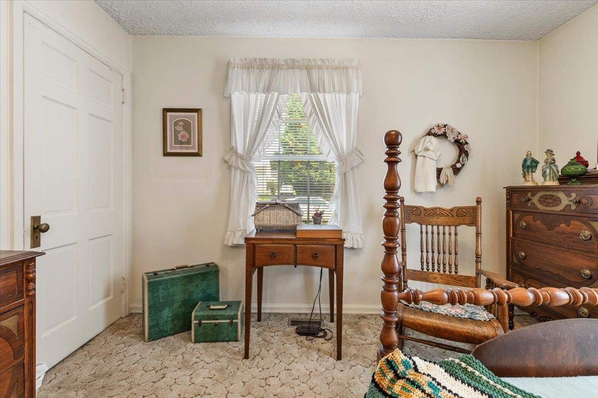 113 Roberta Street, Narrows, VA 24124