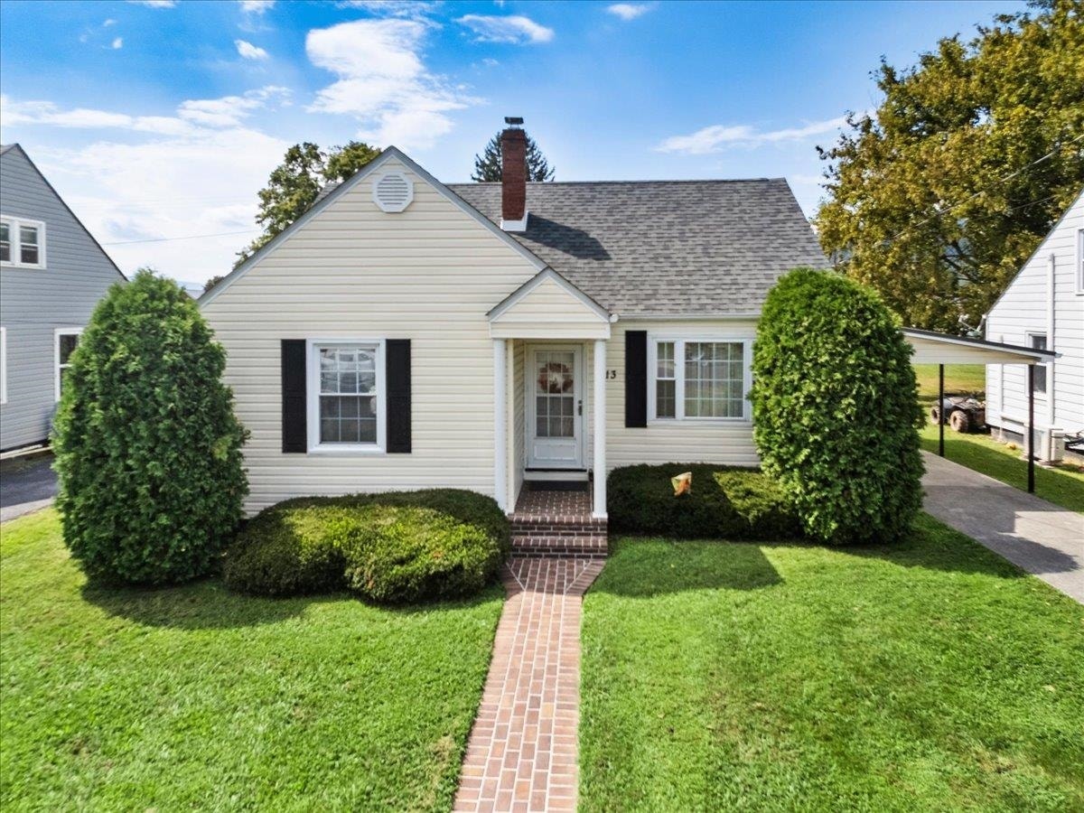 113 Roberta Street, Narrows, VA 24124
