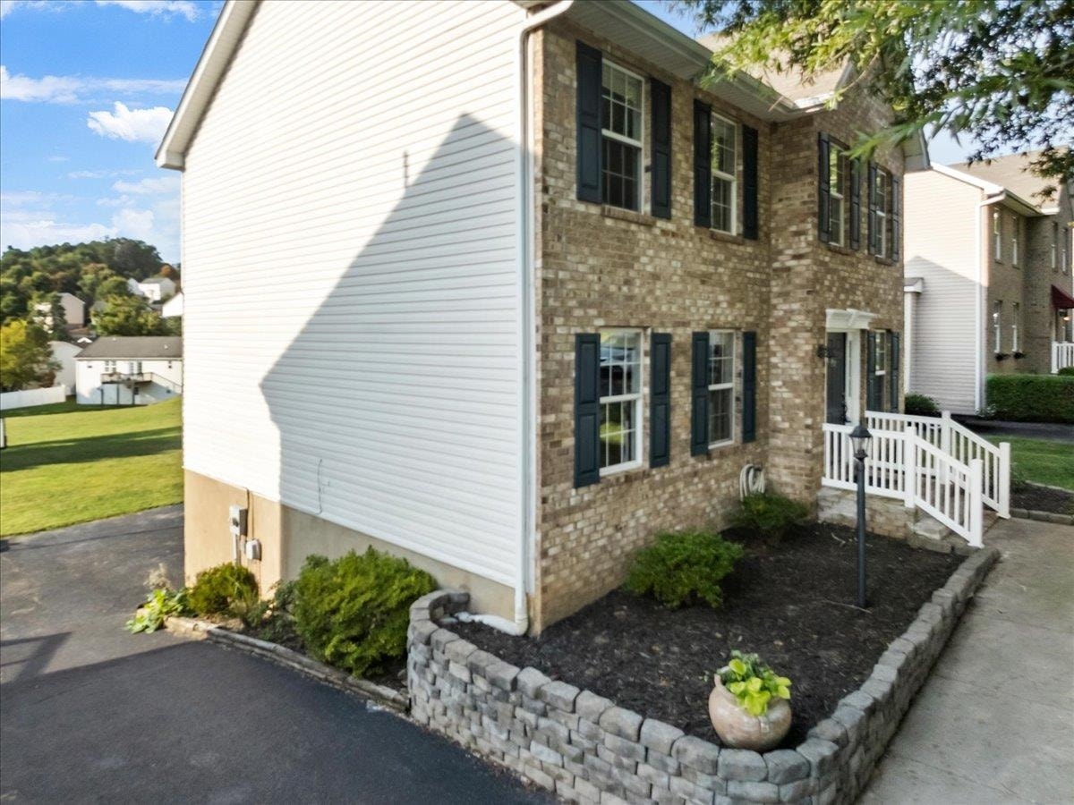 305 Sequoia Circle, Christiansburg, VA 24073
