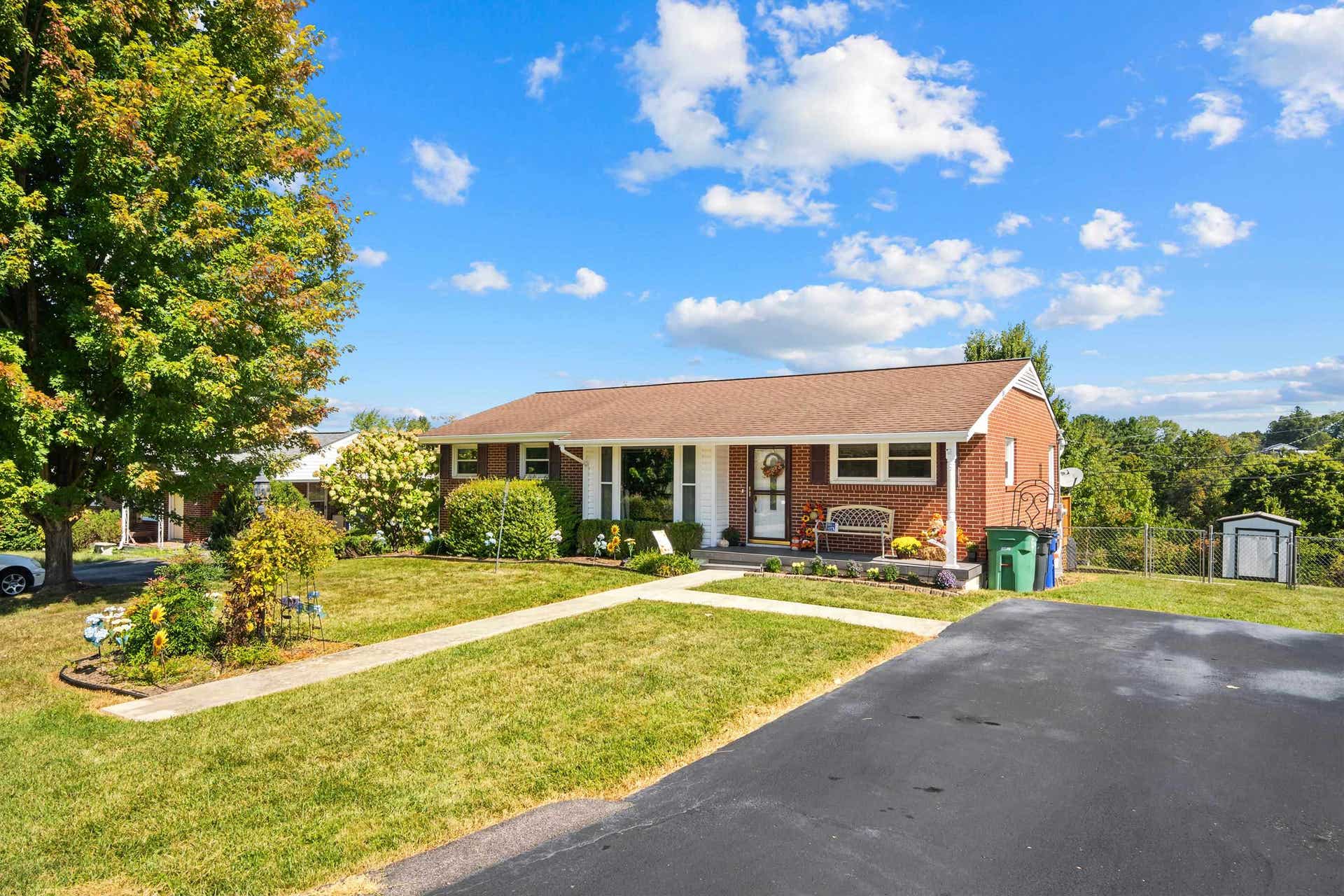 106 ROSELAND Drive, Christiansburg, VA 24073